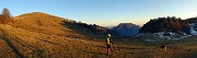 93 Scendendo al tramonto i pratoni di Foppa Lunga